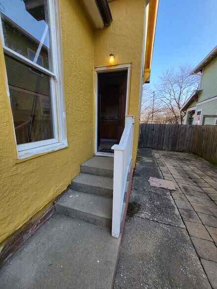 Building Photo - 1912 N Talbott St