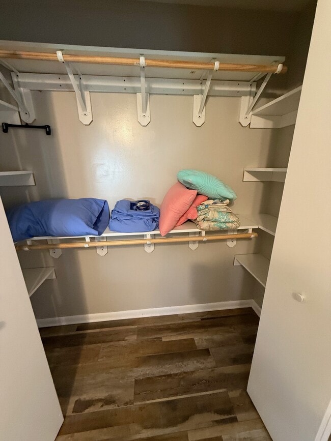 Building Photo - 10804 Hale Ave