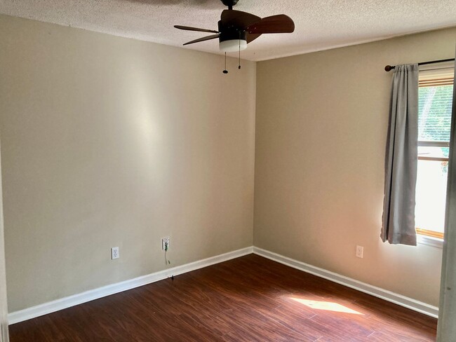 Building Photo - 444 Cherokee Dr