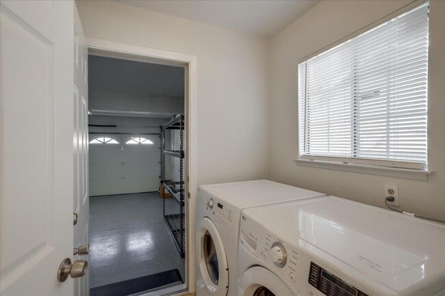Building Photo - 47450 Cholla St