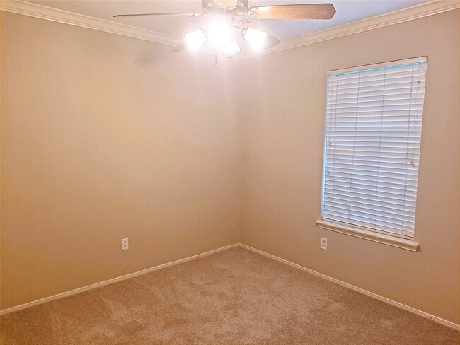 Building Photo - 3206 River Valley Dr