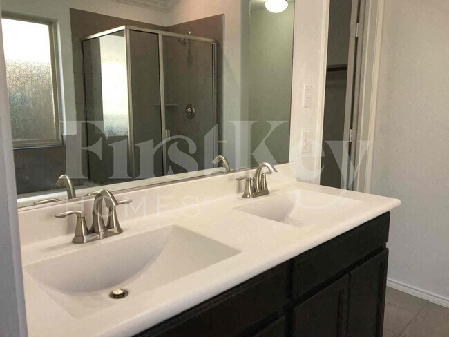 Building Photo - 264 Callaghan Dr