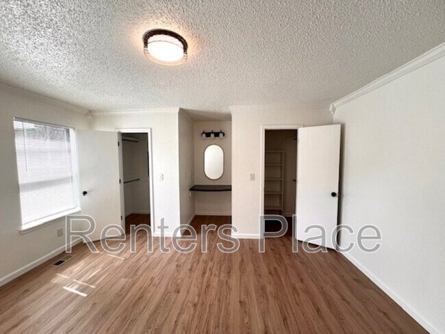 Building Photo - 3105 E Louisville St