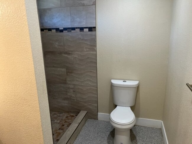 Building Photo - 16350 Clover Ave