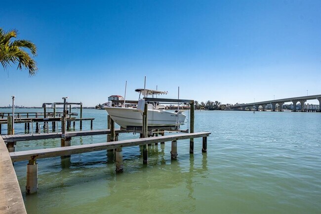 Building Photo - 590 Belle Point Dr