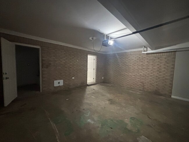 Building Photo - 3930 Chelsea Hill Dr