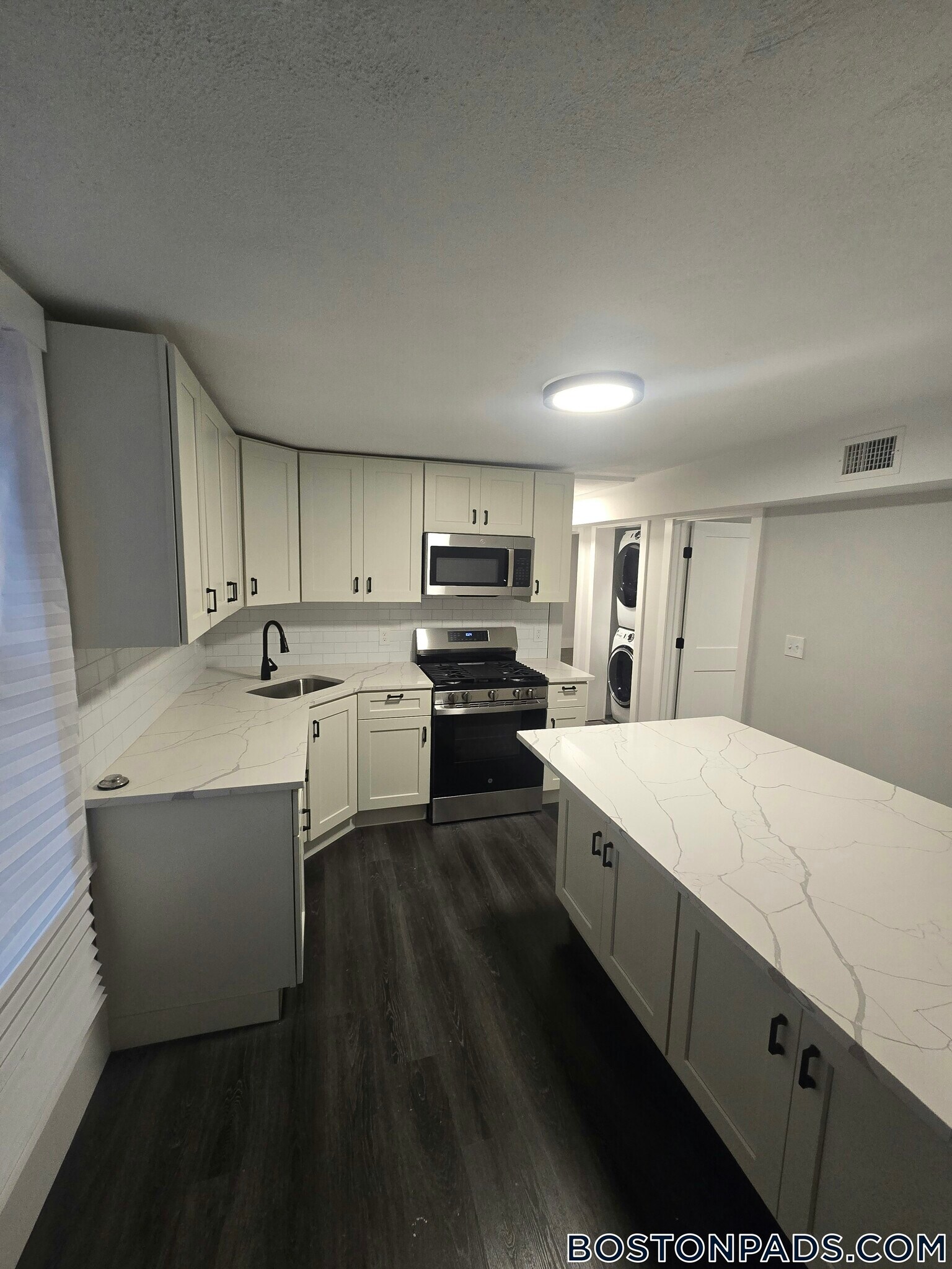 Building Photo - 118 Marginal St