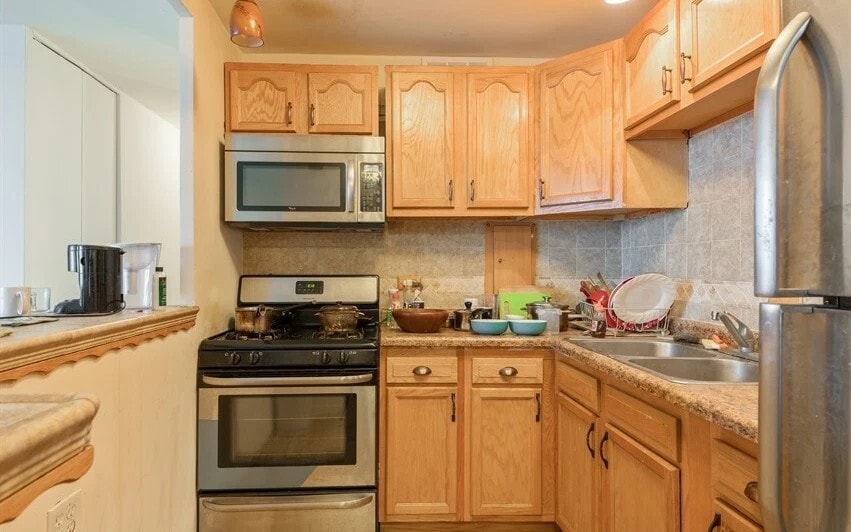 Kitchen - 1400 E 55th Pl