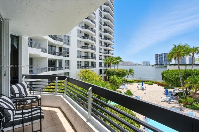 Building Photo - 3600 Mystic Pointe Dr
