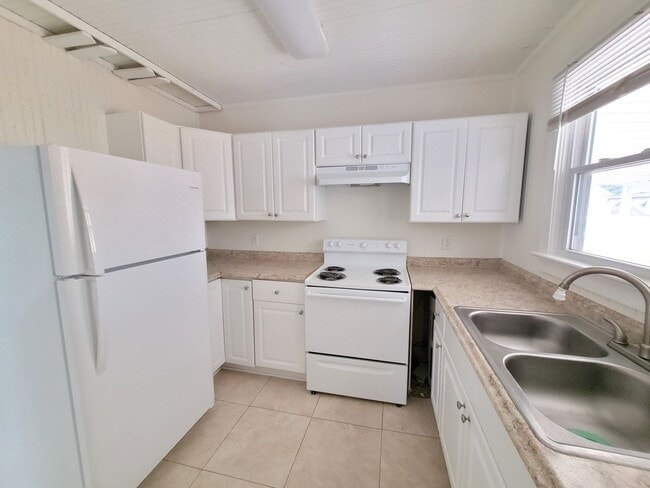 Building Photo - 369 Lincoln Ave