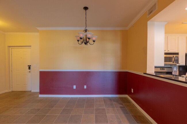 Building Photo - Gorgeous 2/BR 2/BA Single-Family Home in A...