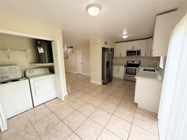 Building Photo - 7505 Kimberly Blvd