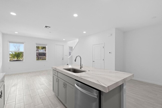 Building Photo - 4616 Longwood Lk Sq