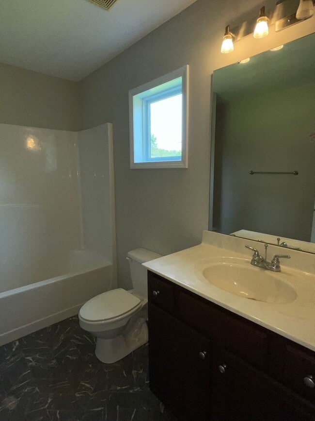 Building Photo - 473 Potts Rd