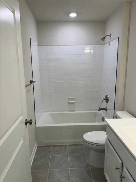 2nd bathroom upstairs - 89 Melanie Way