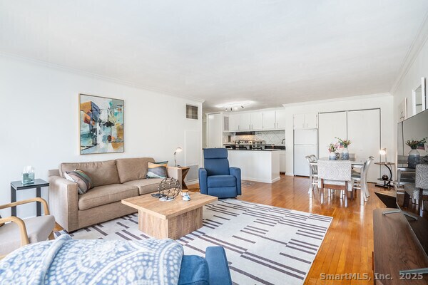 Building Photo - 1 Gold St