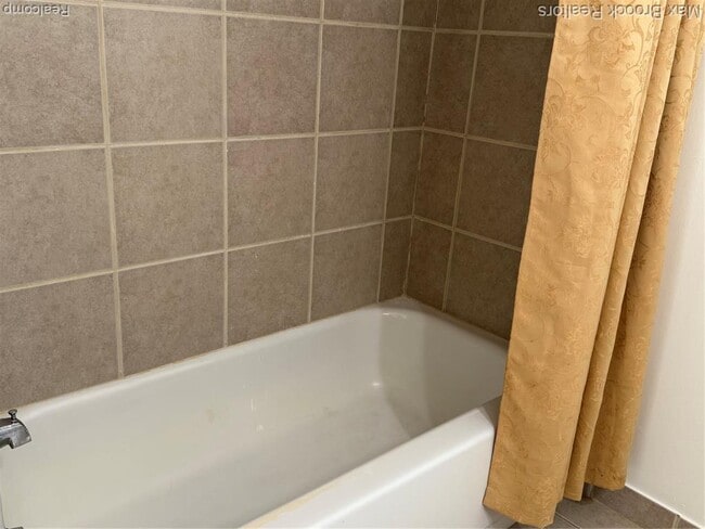 Building Photo - 6560 Ridgefield Cir