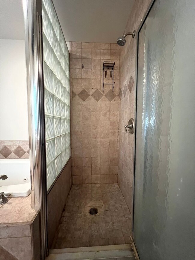 Building Photo - Executive DOWNTOWN Loft -- 1 bed, 1.5 bath...