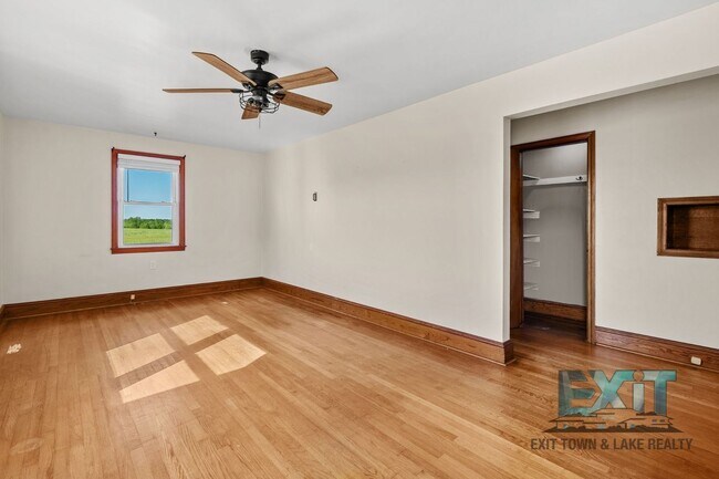 Building Photo - Country Feel, Modern Updates – 3BR Home on Quiet Road Just Outside of South Hill