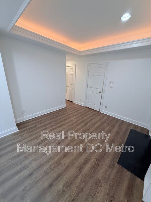 Building Photo - 1316 New Hampshire Ave NW