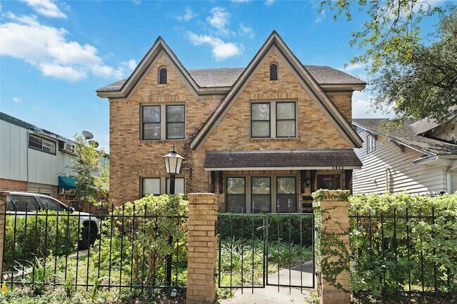 Primary Photo - 1411 Kipling St