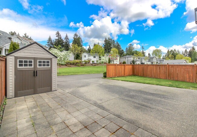 Building Photo - 1360 Sinclair Dr