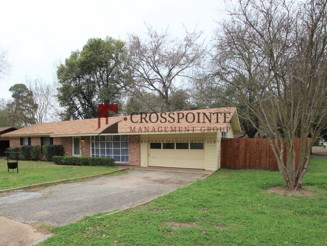Building Photo - 3701 Appletree Ln