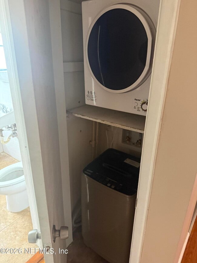 Building Photo - 1205 Lasalle St