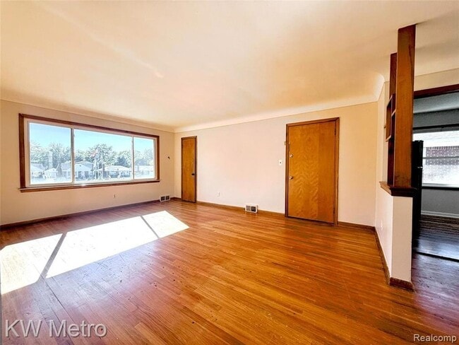 Building Photo - 2182 Vernier Rd