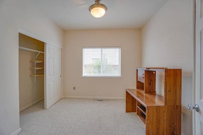 Building Photo - BEAUTIFUL FOUR BEDROOM HOME IN EAST COUNTY