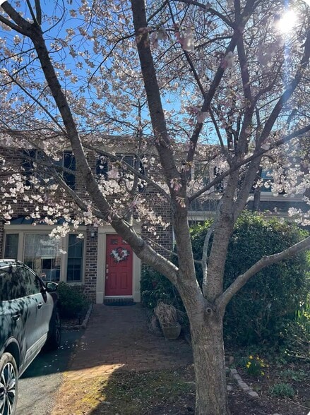 Building Photo - 937 Huntwood Ln