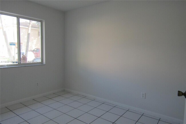Building Photo - 17278 SW 139th Ct