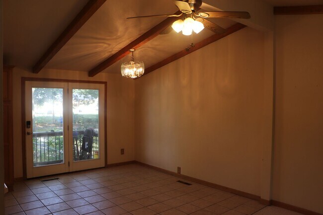 Building Photo - 405 Hamilton St