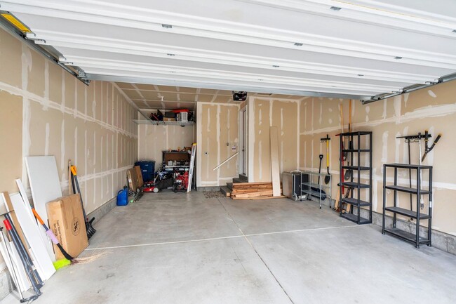 Building Photo - Stunning 5 Bedroom Herriman Home with Mode...