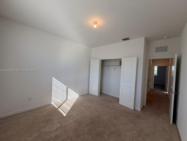 Building Photo - 871 SE 16th Ct