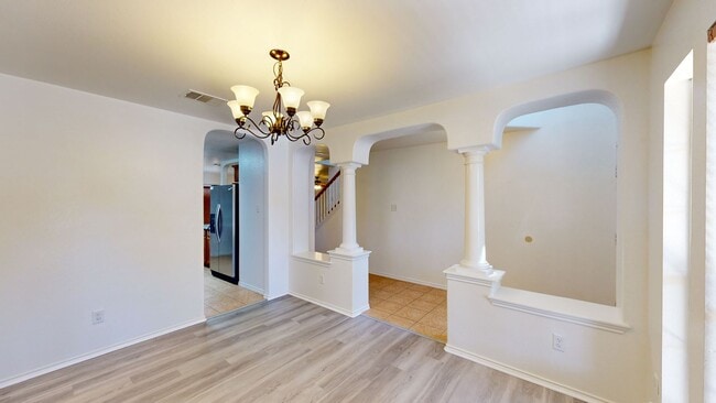 Building Photo - $1,950 + 2 WEEKS FREE RENT!!! HUGE CORNER ...
