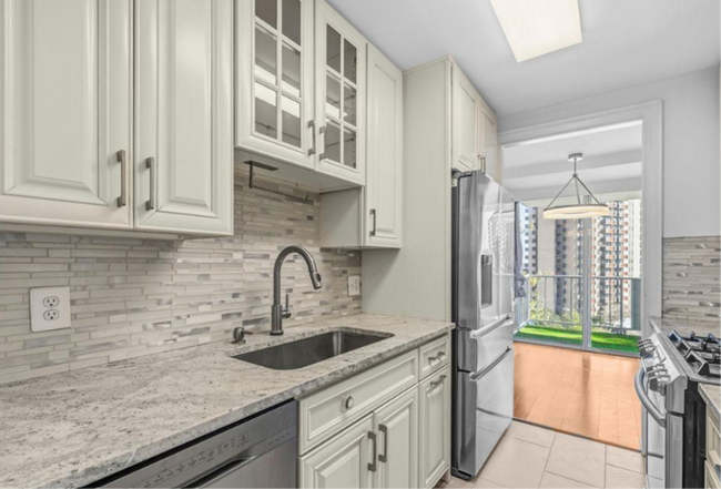 Building Photo - Modern 2BR/2.5BA Two-Level Condo in The Fountains