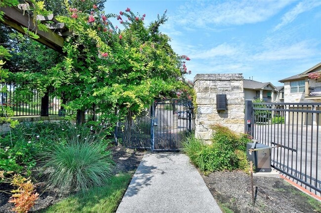 Building Photo - 3101 Davis Ln