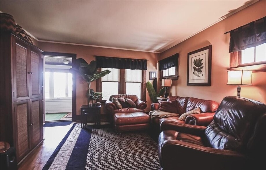 Building Photo - 1208 Emmons Ave