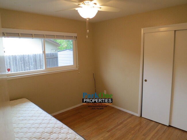 Building Photo - 4 Bedroom home in El Sobrante Now Available!