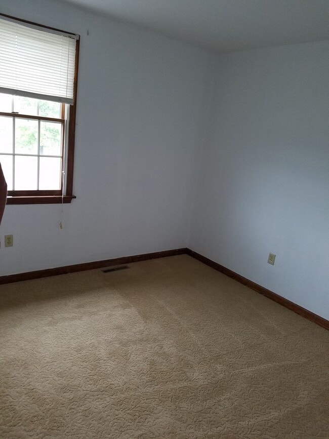 Building Photo - State College 3 bedroom duplex available August!