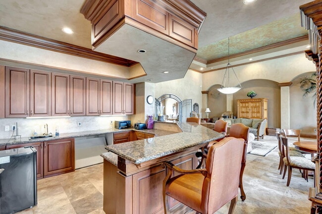 Building Photo - 4211 San Marino Blvd