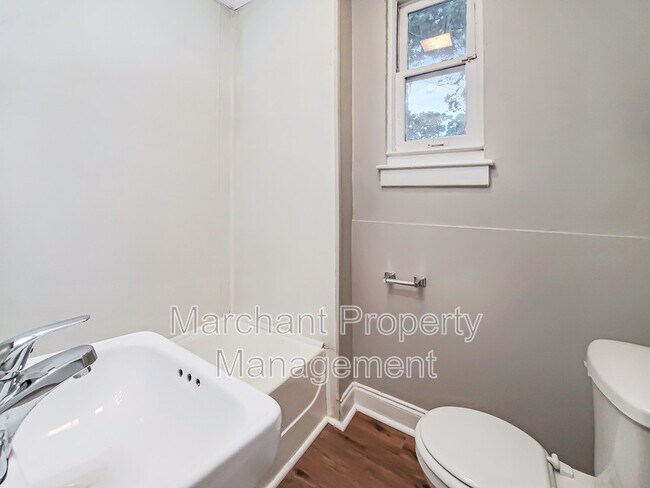 Building Photo - 4 Brookforest Dr