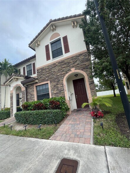 Primary Photo - 9309 W 32nd Ln