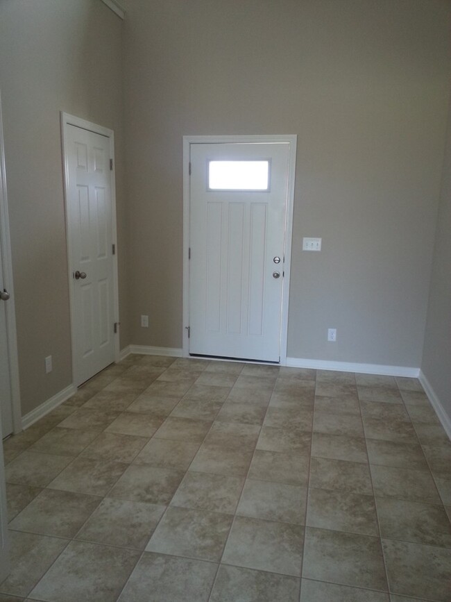 Building Photo - 5514 Goldenrod Ln