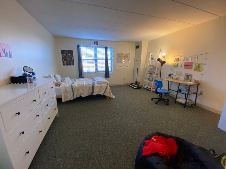 Building Photo - 5 Douglas Park