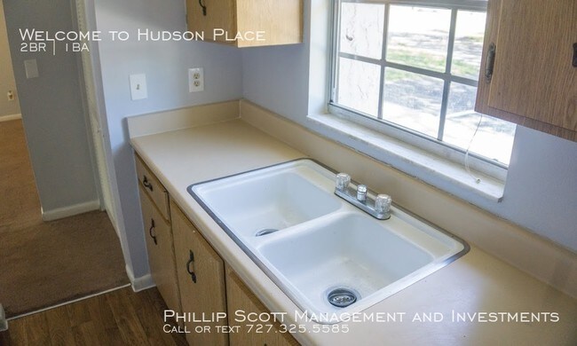 Building Photo - Riverwood Apartments!