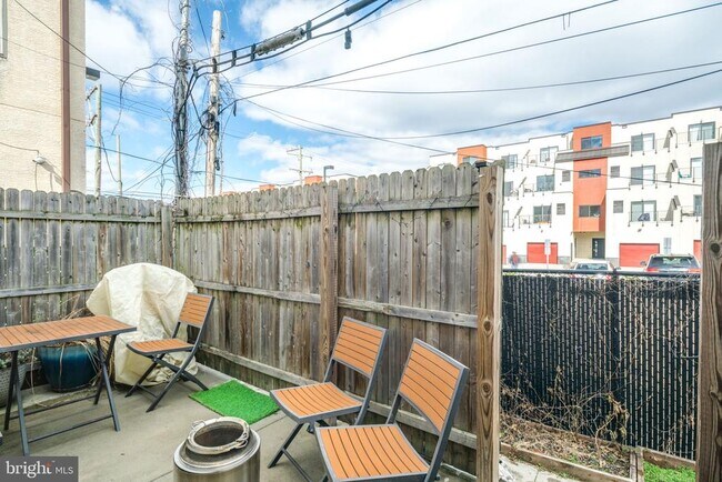 Building Photo - 3045 Baltz St