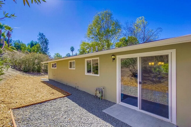Building Photo - 9145 Fanita Rancho Rd