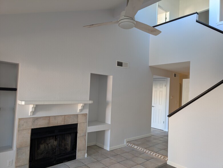 Building Photo - 3301 E Kelton Ln